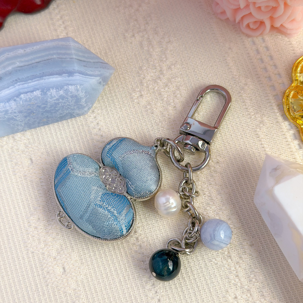 蓝双喜 Hulu Reversible Bag Charm