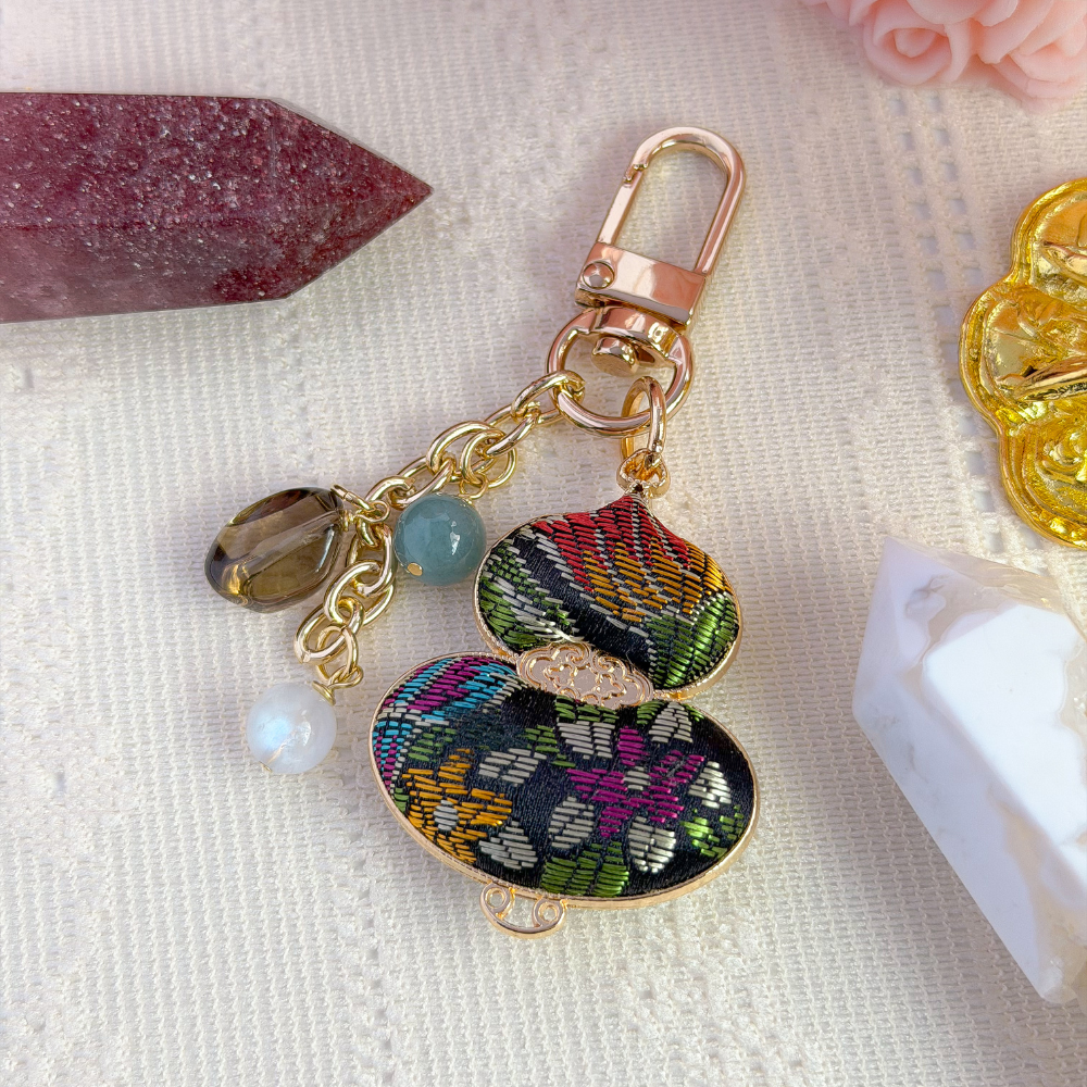 绿双喜 Hulu Reversible Bag Charm