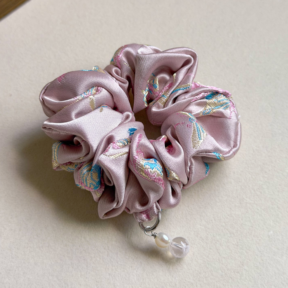 彩蝶飞舞・Cǎi Dié Fēi Wǔ Scrunchie