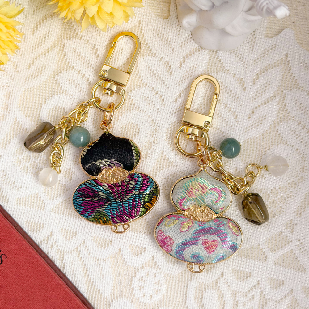 绿双喜 Hulu Reversible Bag Charm