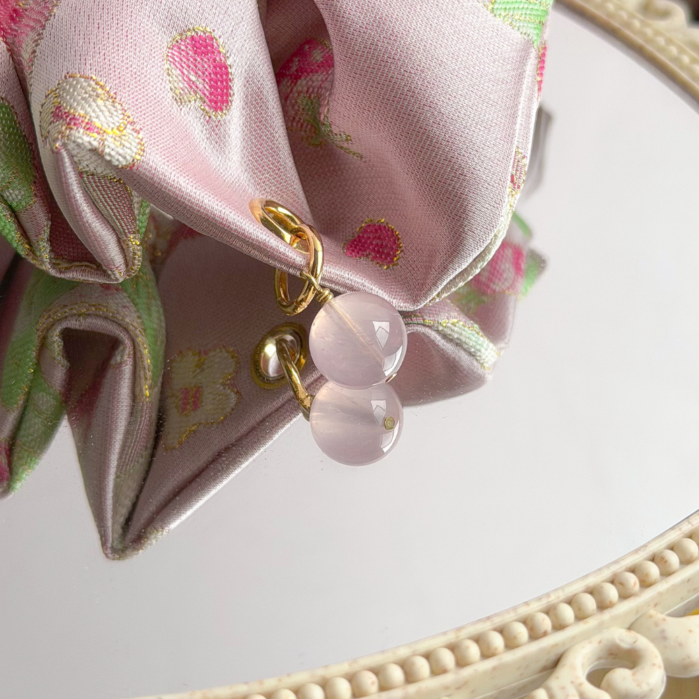 草莓熊猫・Cǎo Méi Xióng Māo Scrunchie
