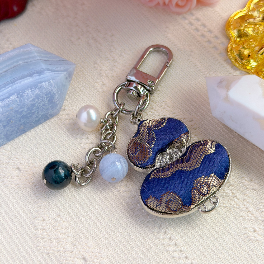 蓝双喜 Hulu Reversible Bag Charm