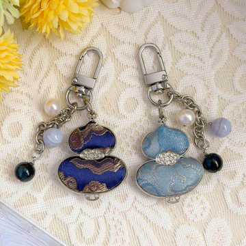 蓝双喜 Hulu Reversible Bag Charm